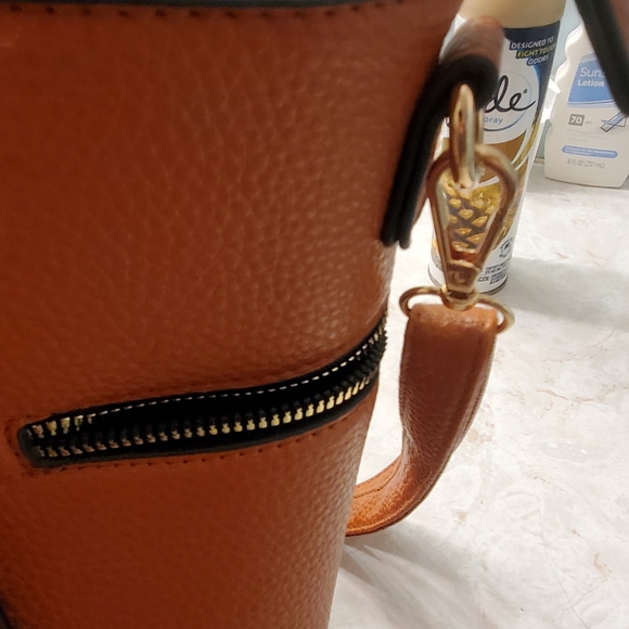 Brown Handbag with Shoulder Strap - Picture 7 of 10